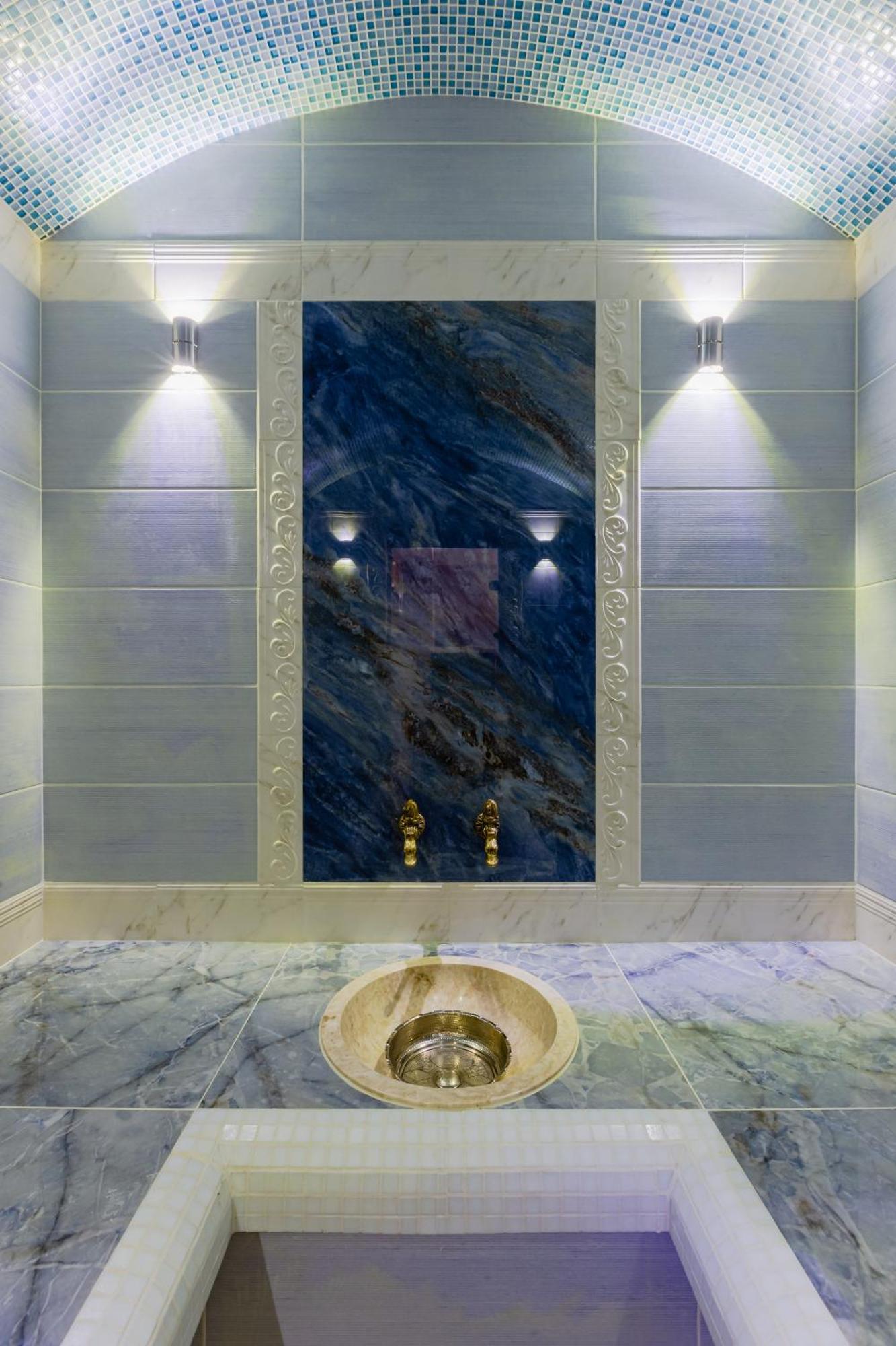 Luxury Apartment With Pool And Hammam Kyiv Exterior photo